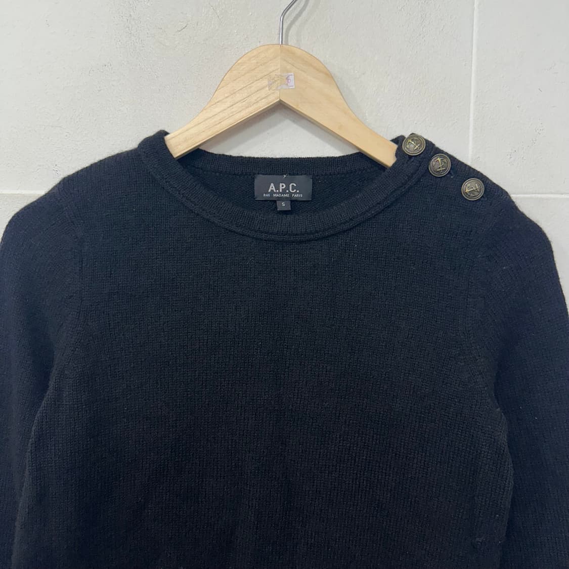 A.P.C. 어깨 견장 니트 상품이미지2