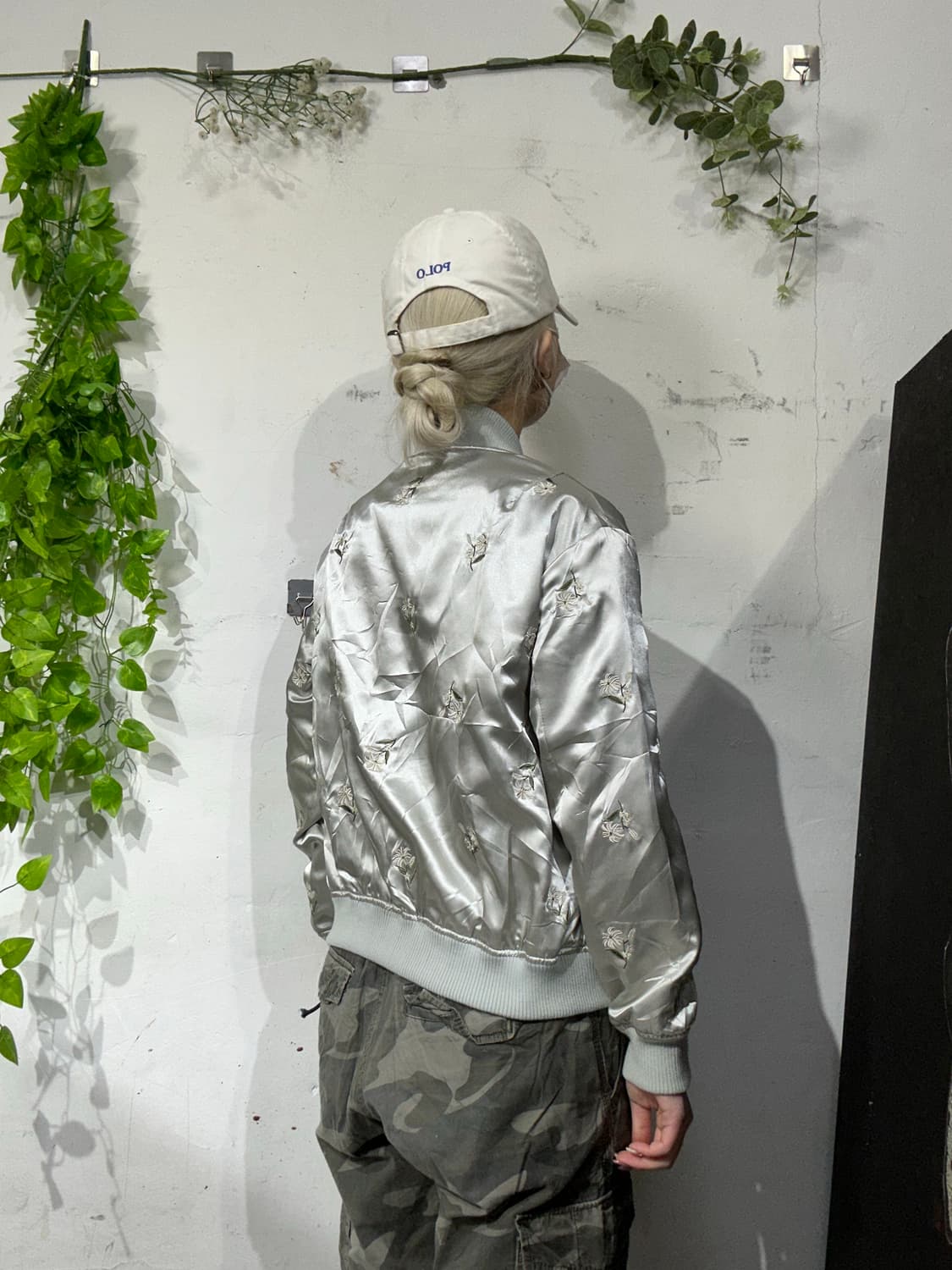 일본 빈티지 유광 실버 스카잔 꽃 자수 크롭 자켓   상품이미지3