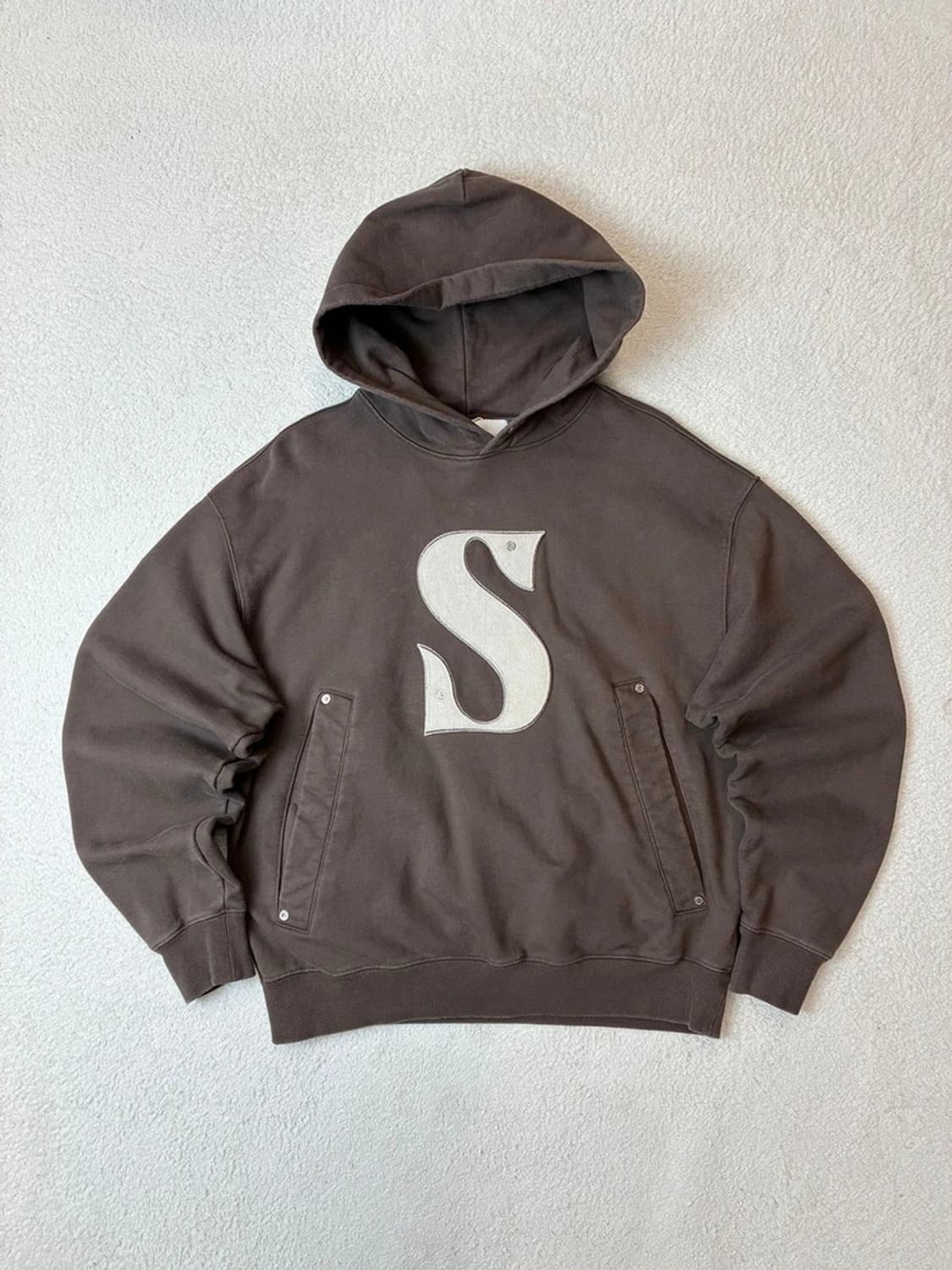 세터 SATUR 23ss 리벳 아플리케 포켓 후드티 PN6225 상품이미지1