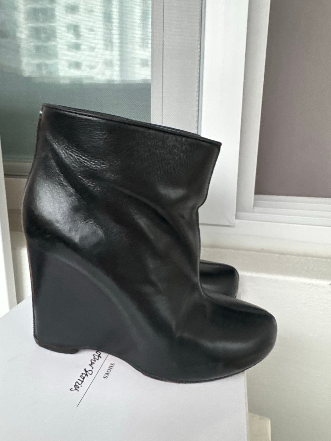 [240/37.5] 메종 마르지엘라 블랙 레더 앵클부츠 상품이미지1