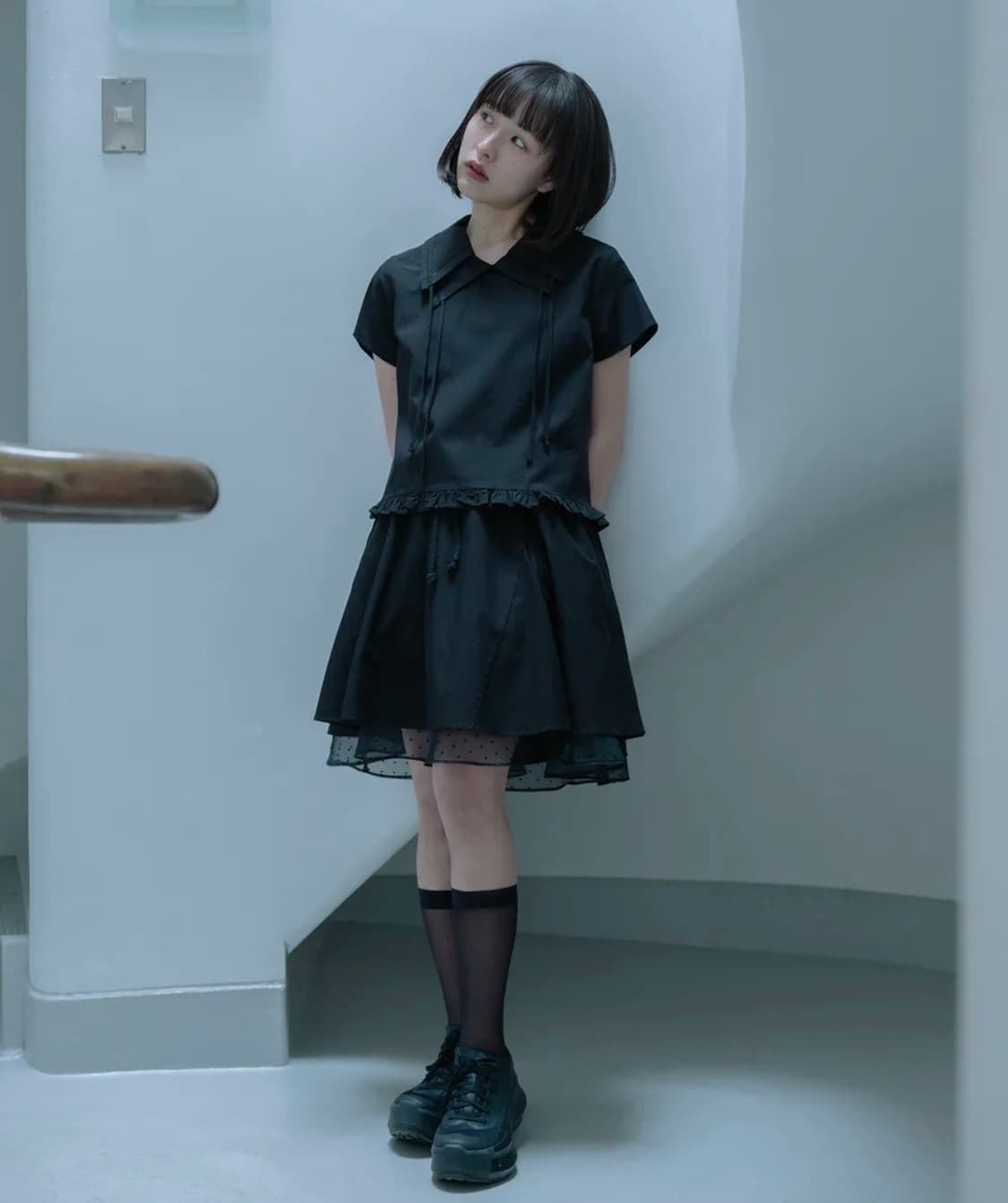 오헤시오 세일러 카라 프릴 블라우스 블랙 상품이미지3