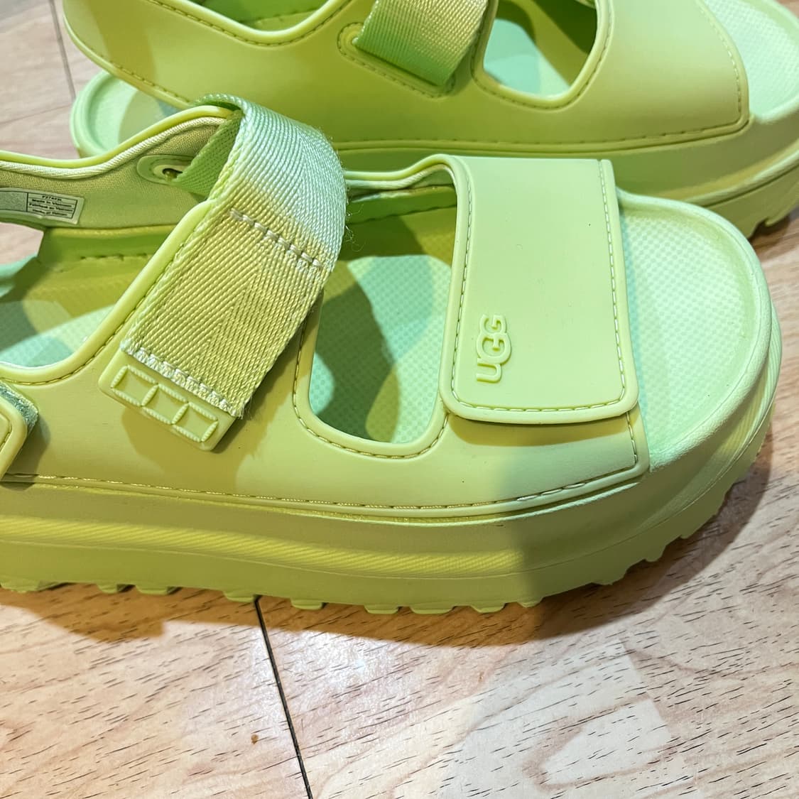 (230mm) 어그 골든글로우 드라마 초경량 샌들 상품이미지5