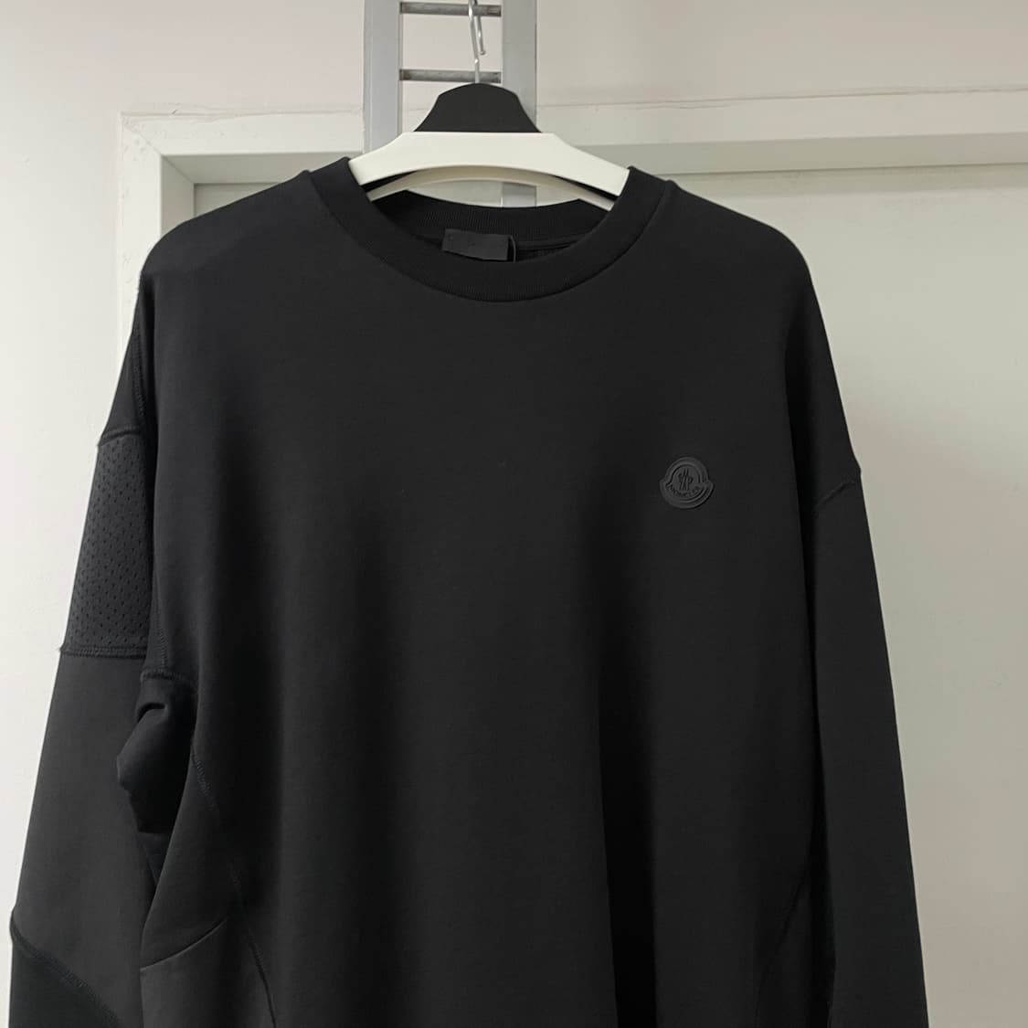 몽클레어 블랙 맨투맨 XXL 상품이미지2