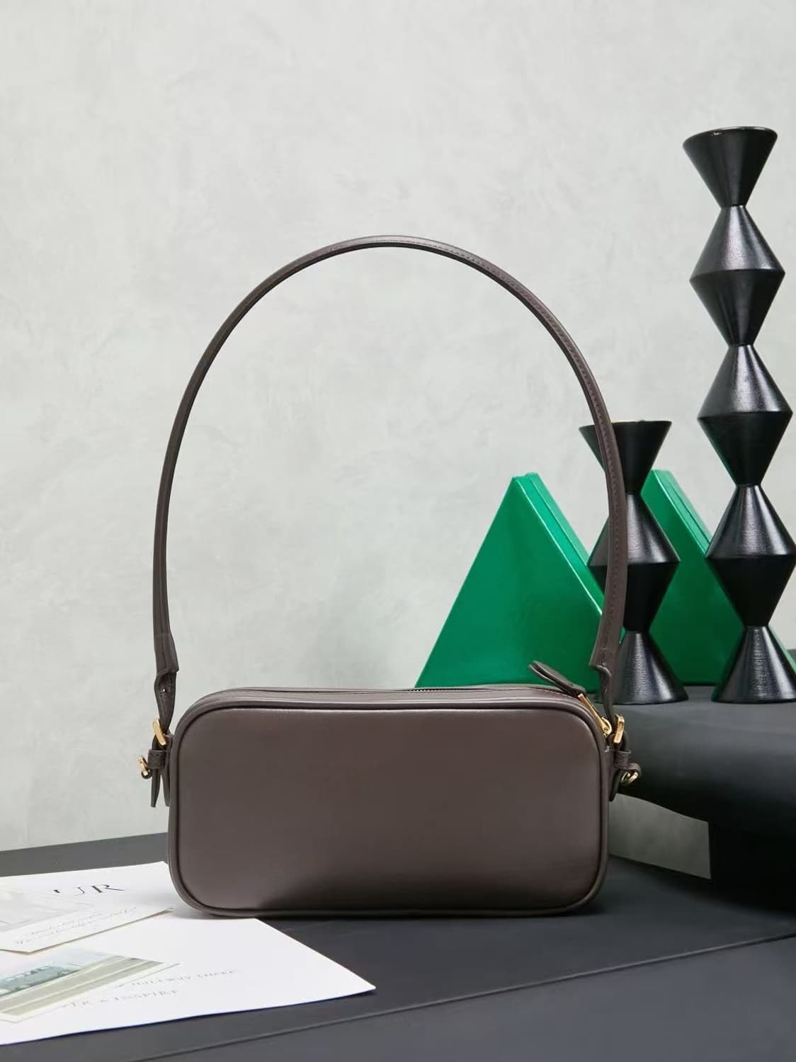 미우 미우 레더 파우치 브라운 상품이미지2