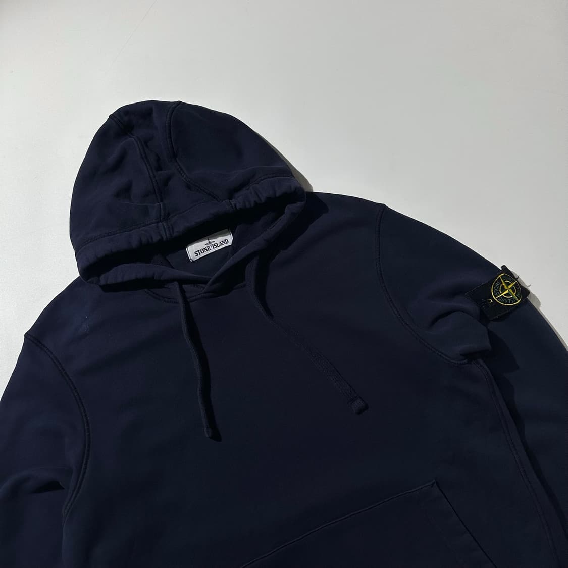 스톤아일랜드 사이드로고 와펜 후드 상품이미지3
