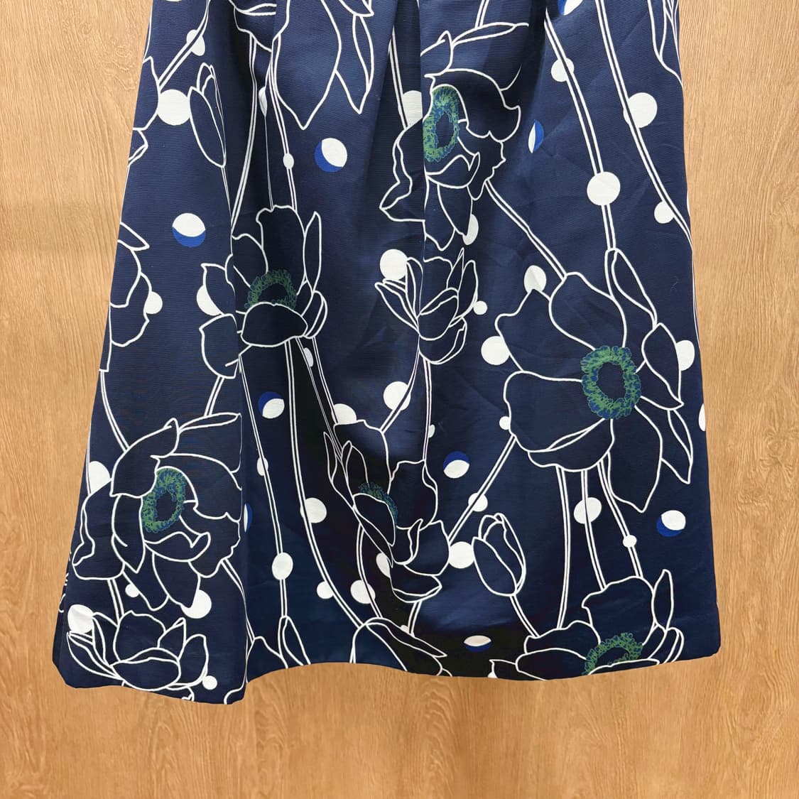 맥퀸토시 필로소피 미디 스커트 플로럴 패턴 디테일 플레어핏 다크 네이비 상품이미지5