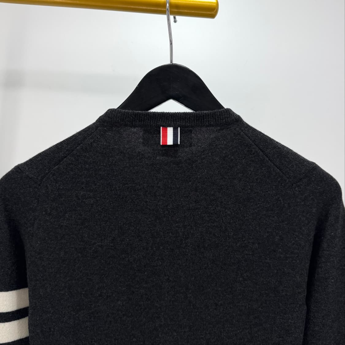 [40사이즈] 톰브라운 사선완장 캐시미어 니트 (FKA001A) 상품이미지5