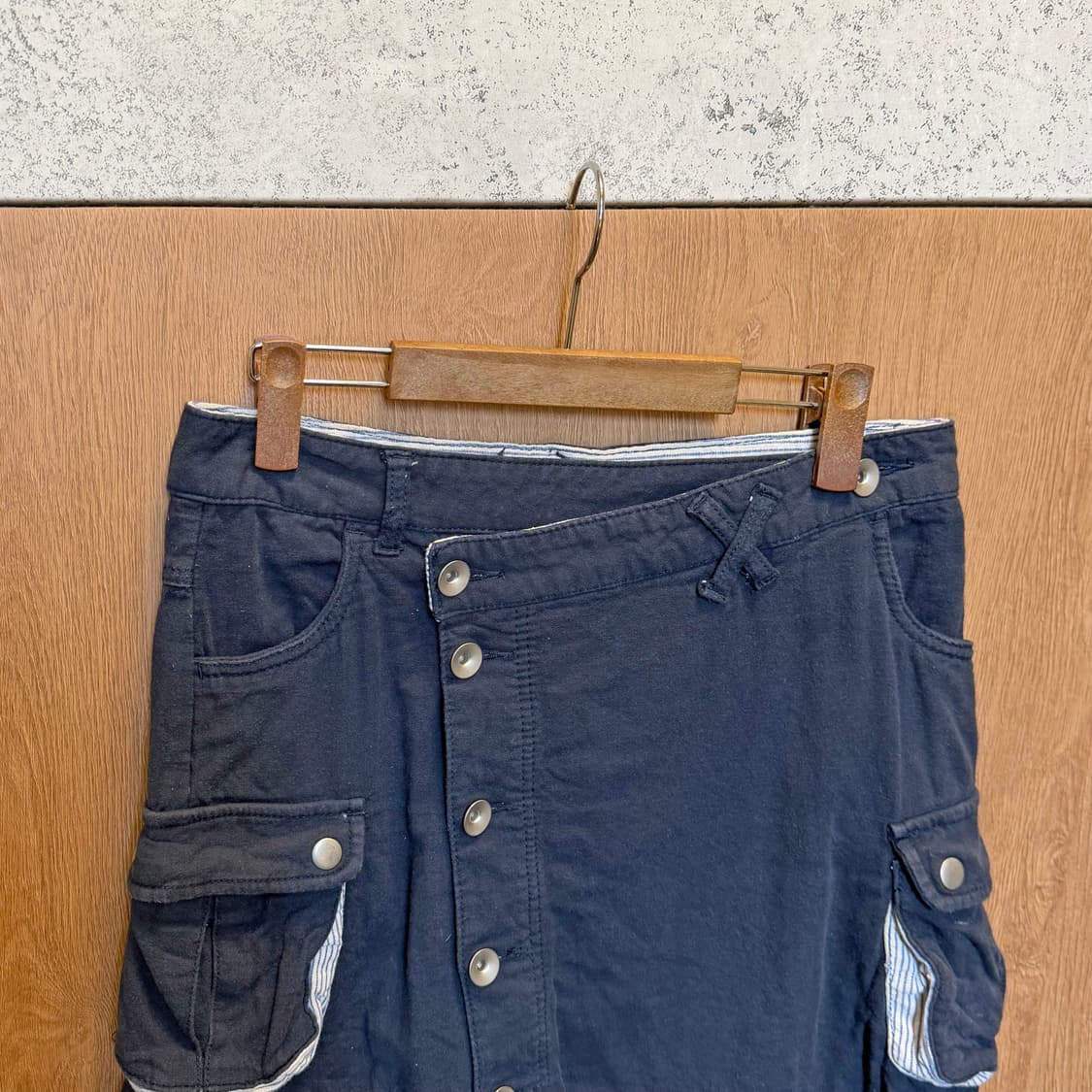빈티지 카고 랩 미디 스커트 버튼업 밑단 스트링 디테일 네이비 상품이미지3