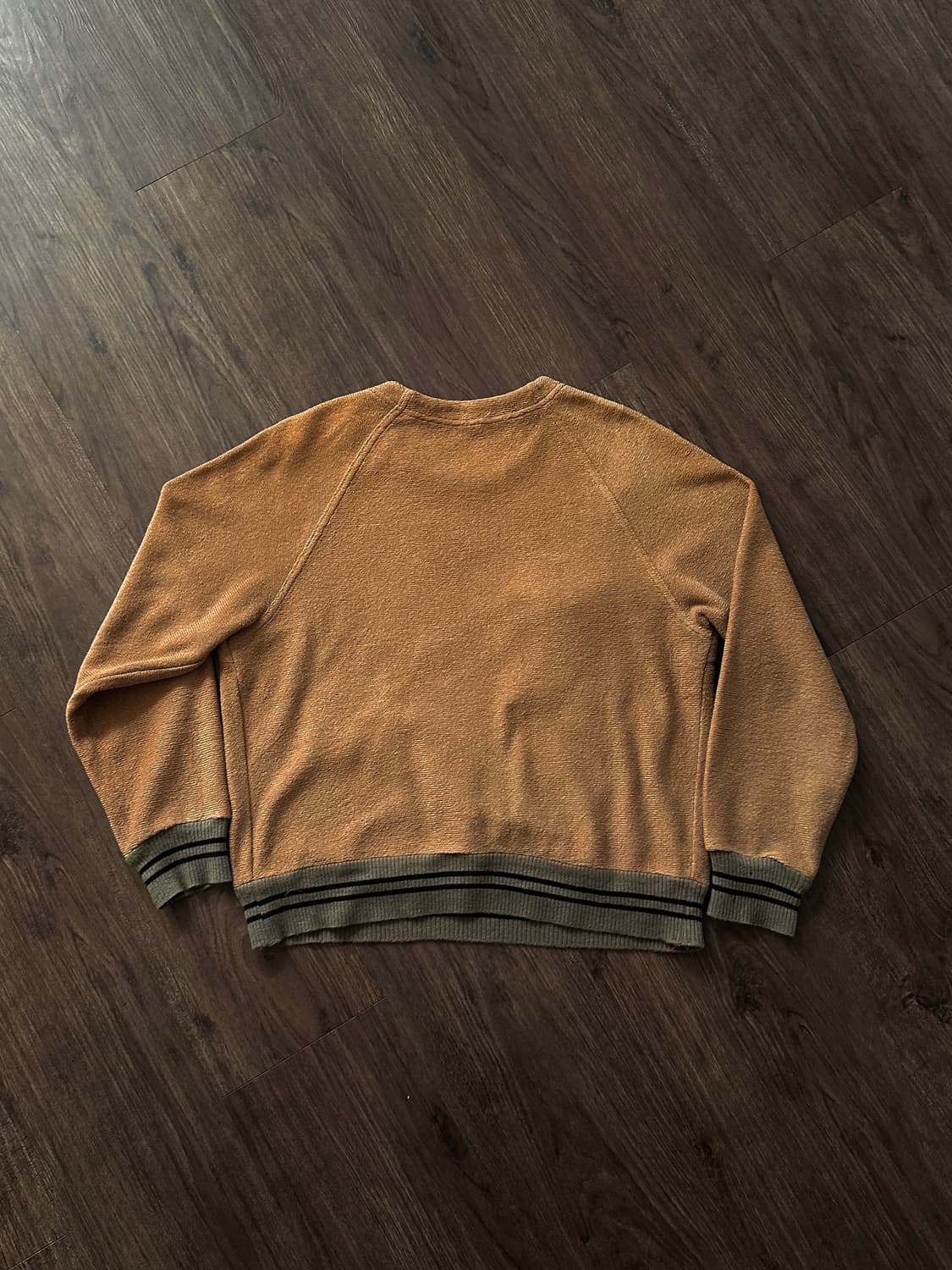 Leiliam 오프닝 숄더 디테일 스웻 셔츠 상품이미지8