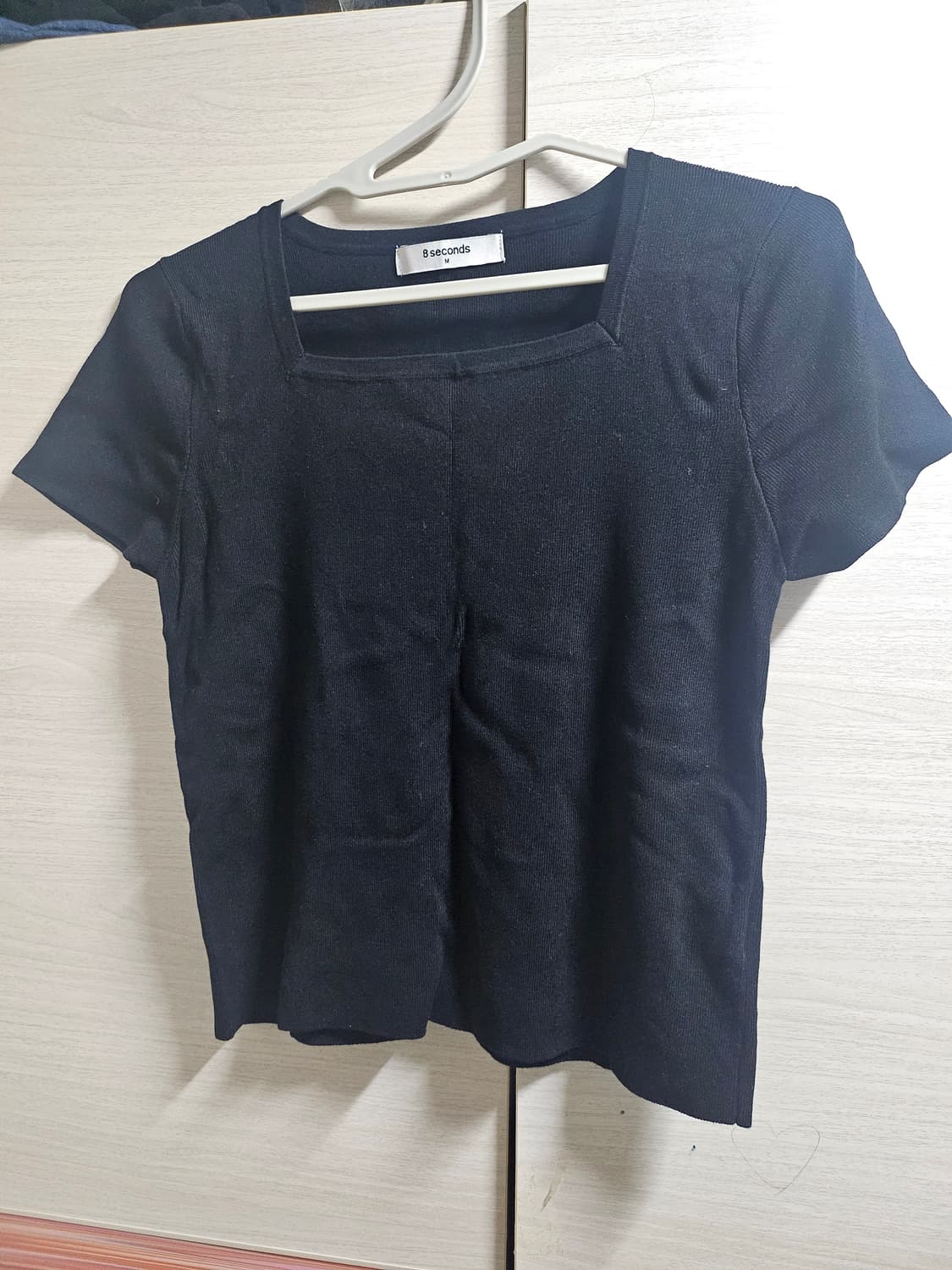 에잇세컨즈 스퀘어넥 니트반팔 상품이미지1