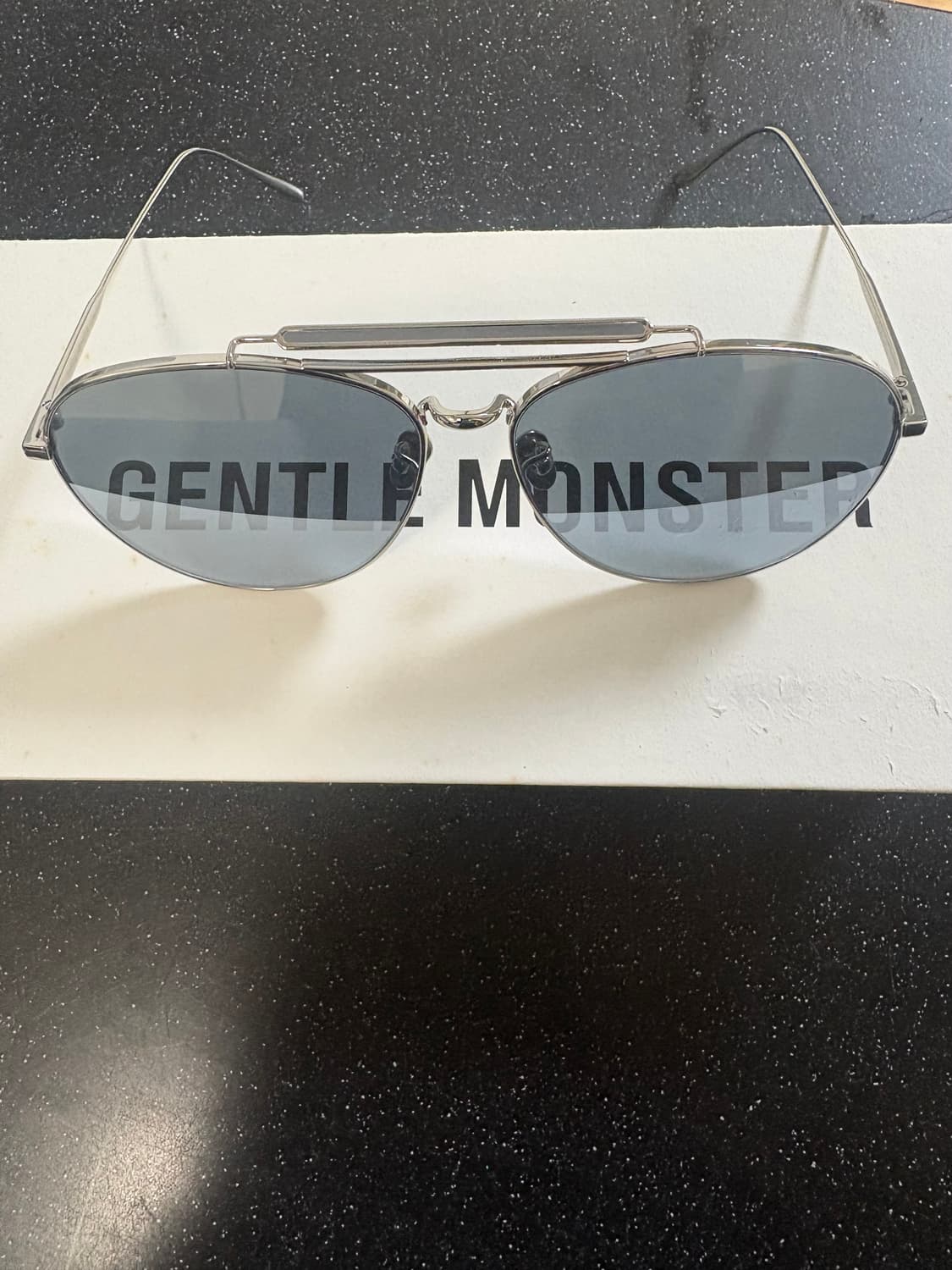 젠틀몬스터 미오미오02 지디 선글라스 풀박스  상품이미지6
