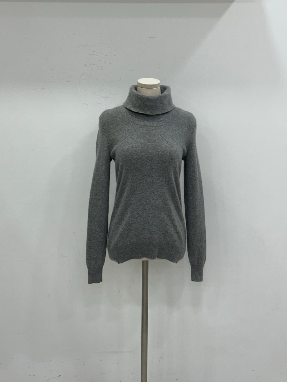 띠어리 캐시미어 목폴라 상품이미지1