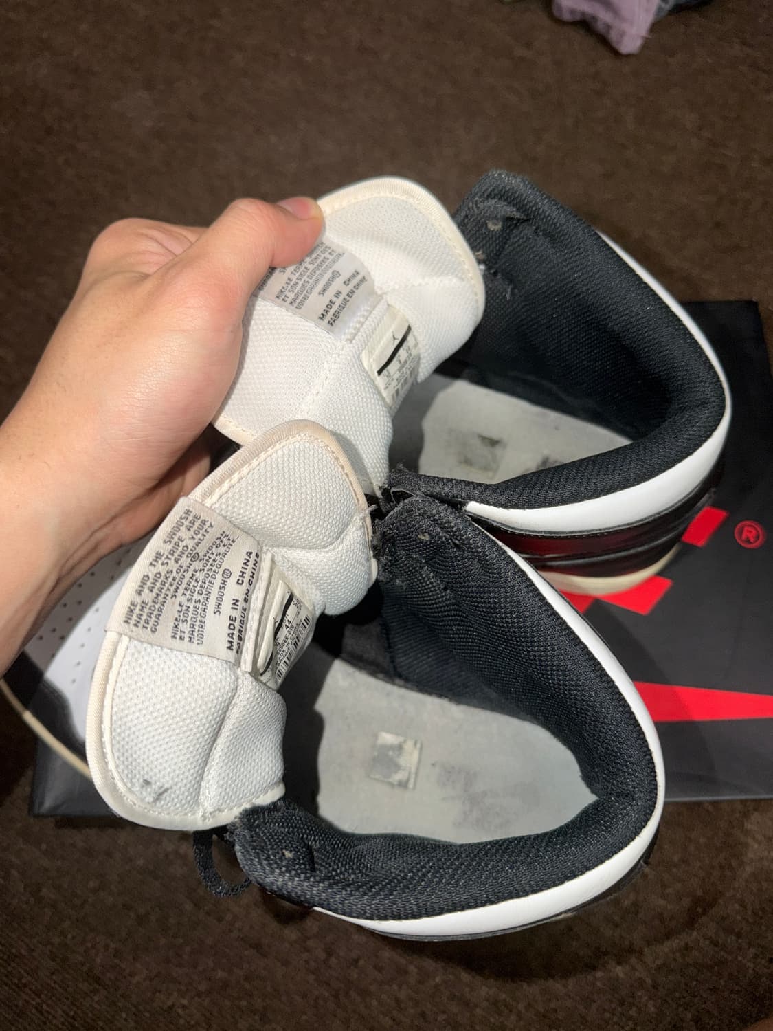 조던1 레트로 하이 OG 블랙 화이트 2014 (범고래) 상품이미지4