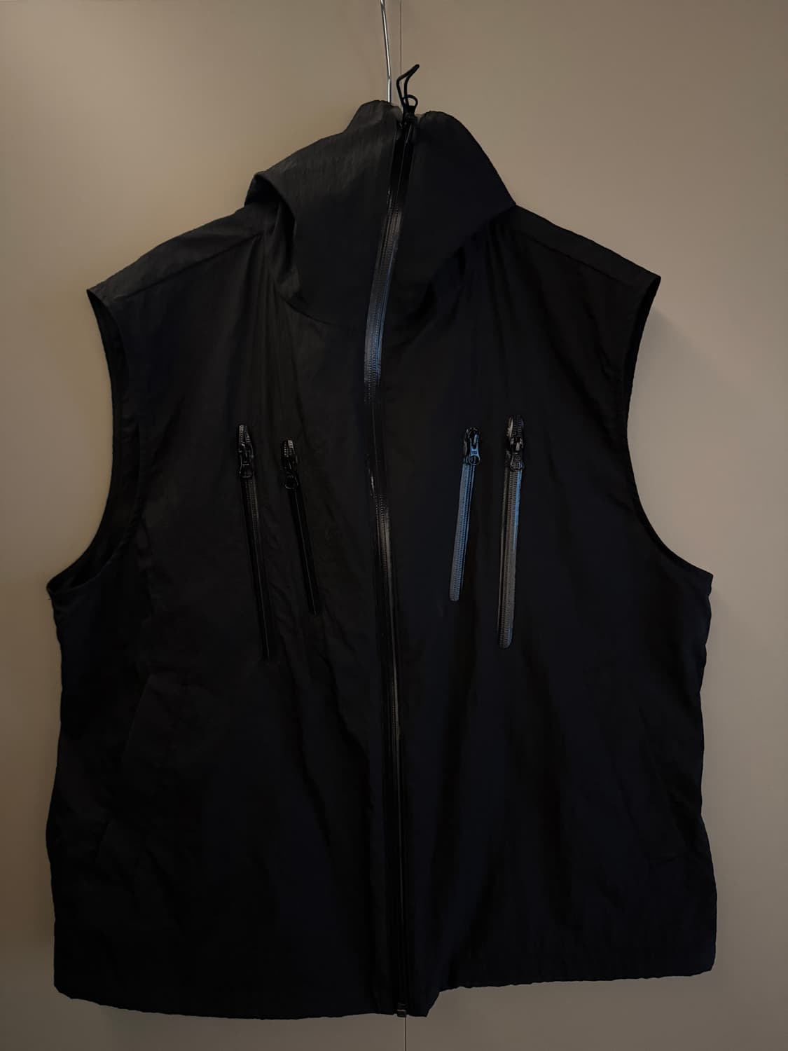 더뮤지엄비지터 조끼후드 상품이미지3