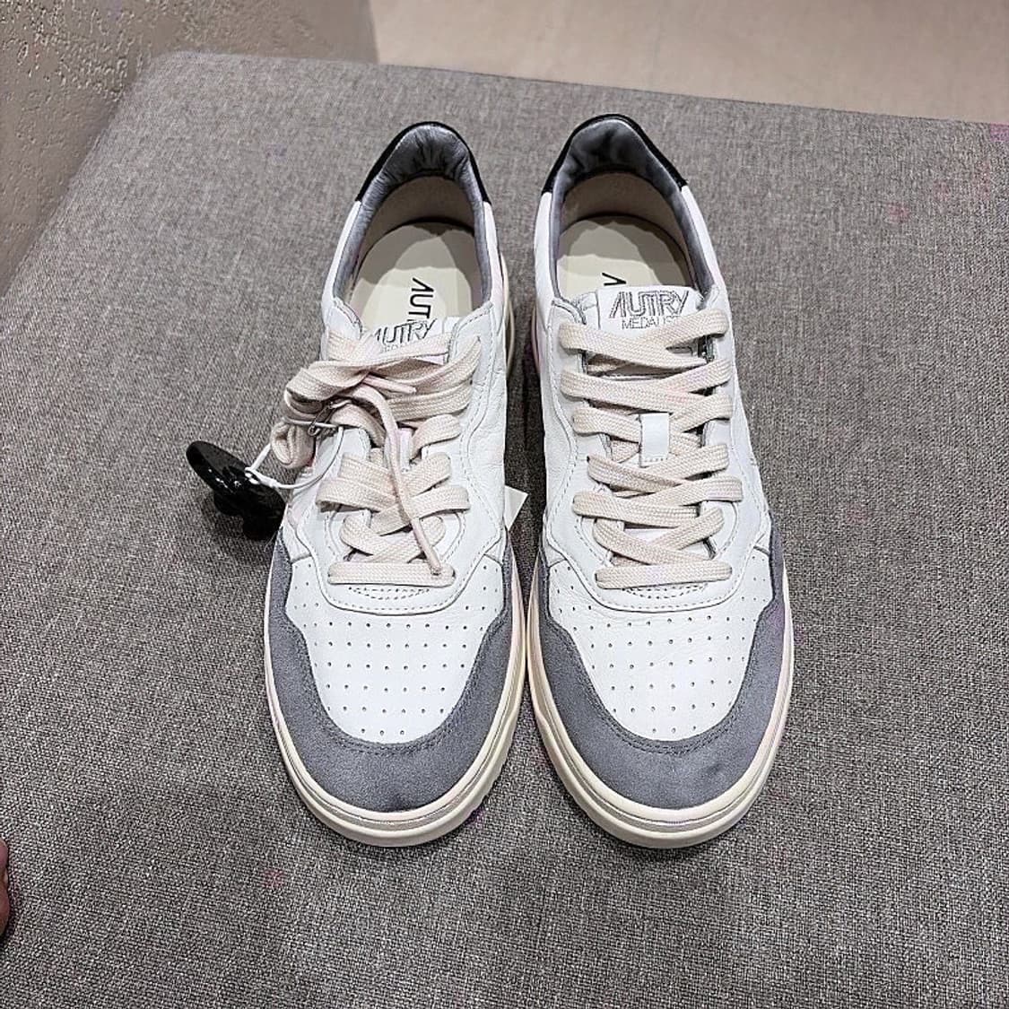 (정품/새상품) 오트리 남성 그레이 화이트 블랙탭 고트스킨 스니커즈 상품이미지2