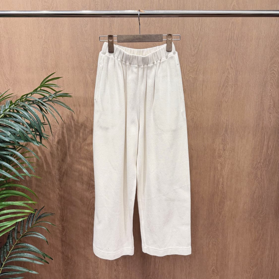 이세이미야케 플랜테이션 트레이닝 팬츠 허리 밴딩 포켓 디테일 아이보리 상품이미지1