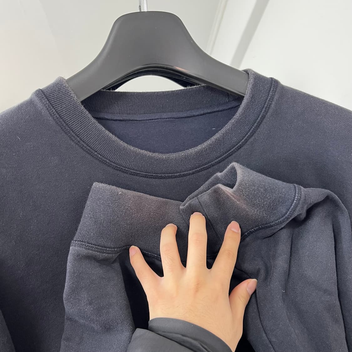 우영미 21ss 스퀘어 라벨 맨투맨 상품이미지7