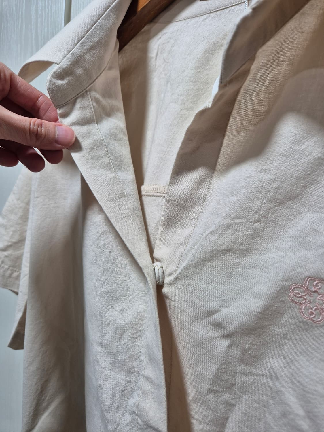 (세일)(새상품)마리끌레르 랩 블라우스 베이지 반팔 상품이미지4