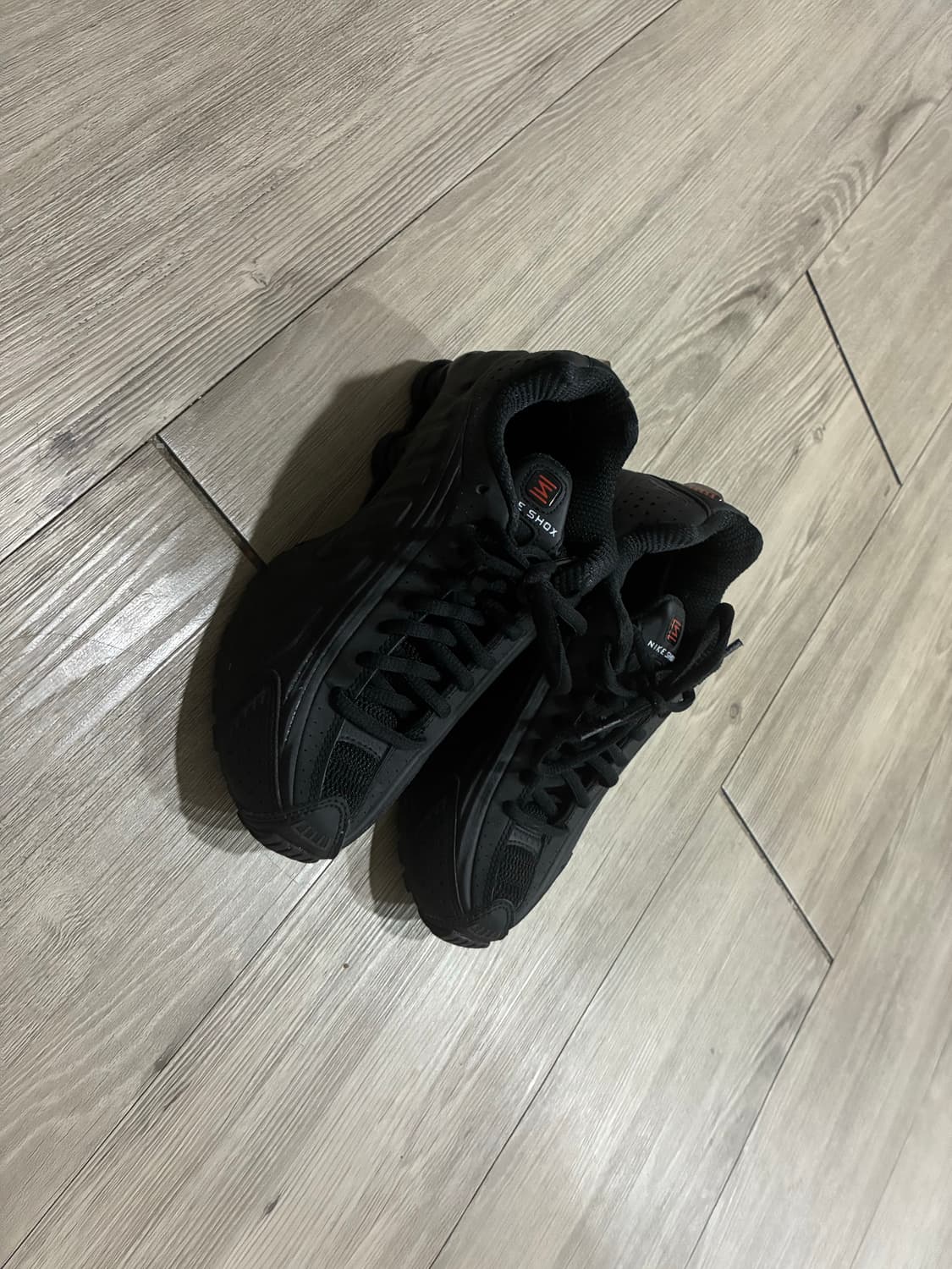 나이키 샥스 R4 블랙 상품이미지2