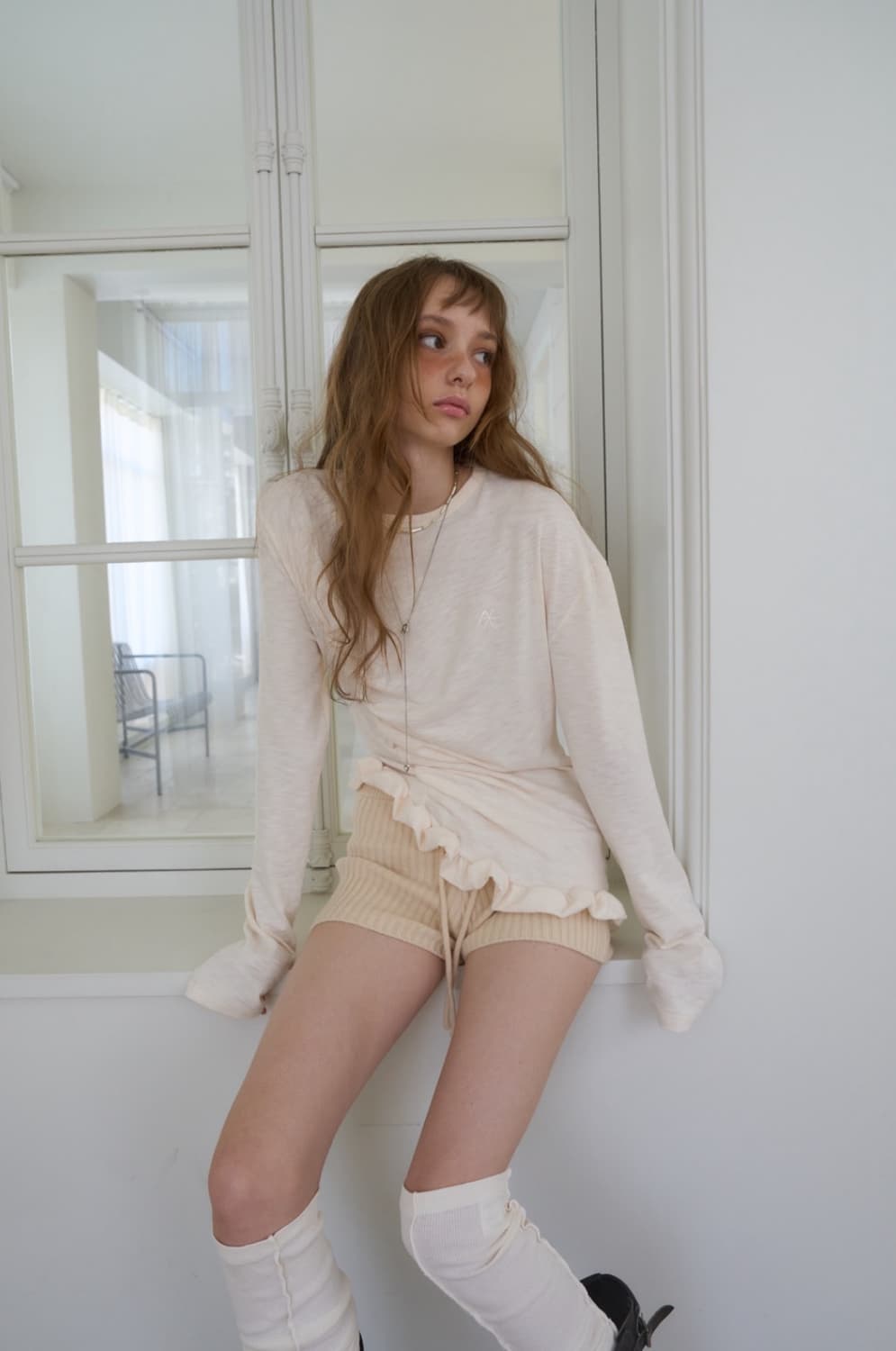 아우어솔티 Pleasant Frill T-shirts / Beige 상품이미지1