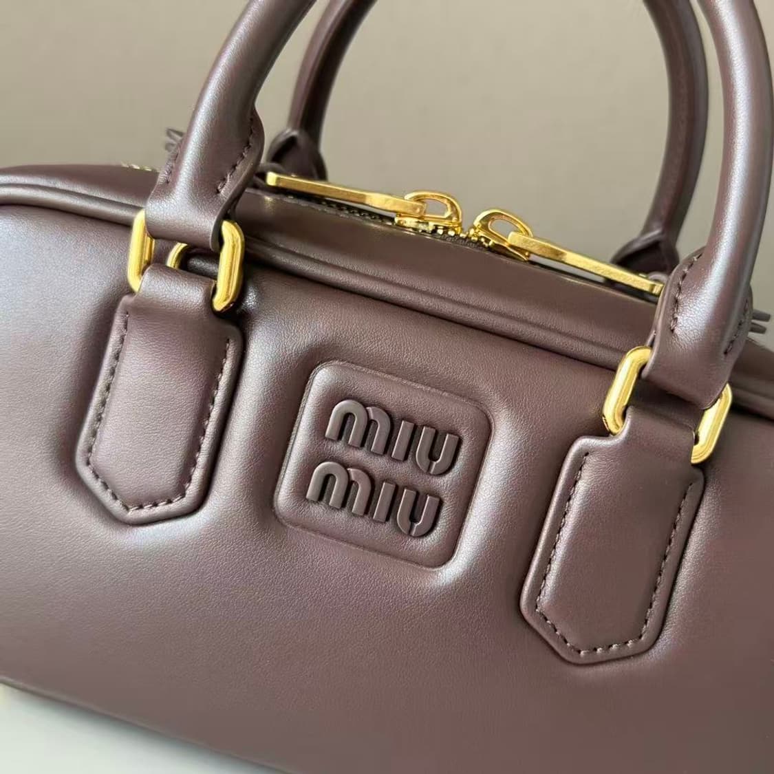 미우 미우 아르카디 레더 미니백 상품이미지7
