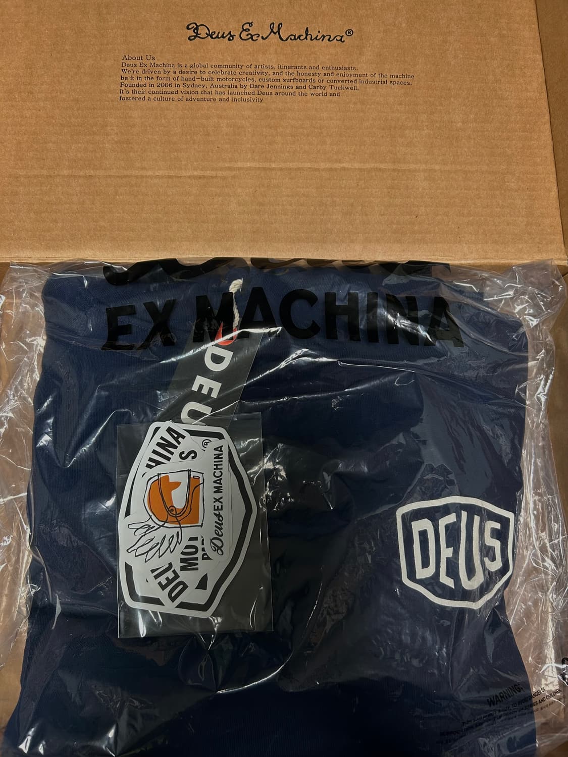 데우스 엑스 마키나 서울 컬리지 어드레스 후드 네이비 M 팔아요! 상품이미지3