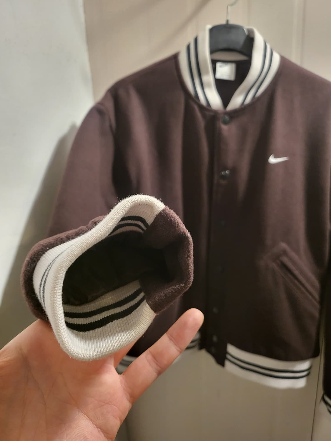 [L]나이키 NSW어센틱 바시티 브라운자켓 상품이미지2