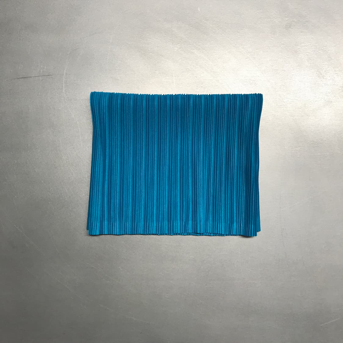 이세이 미야케 플리츠 플리즈 넥워머 코발트블루 상품이미지1