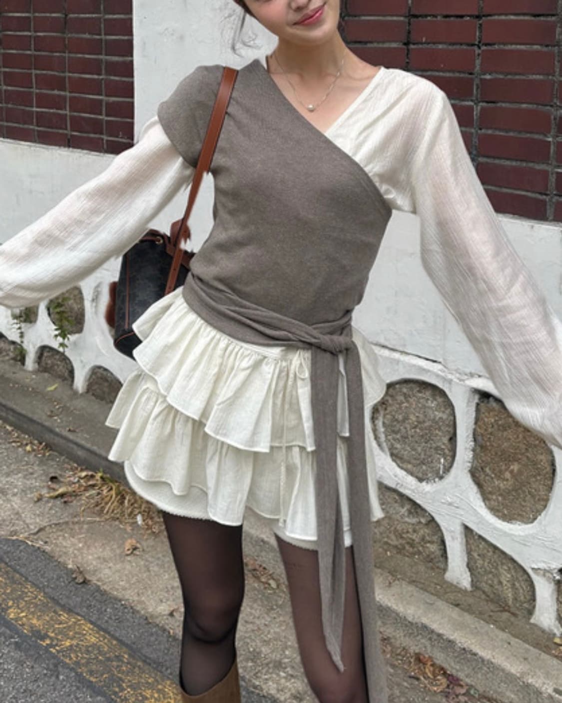 아우로 다이애그널 탑 (라떼) 상품이미지2