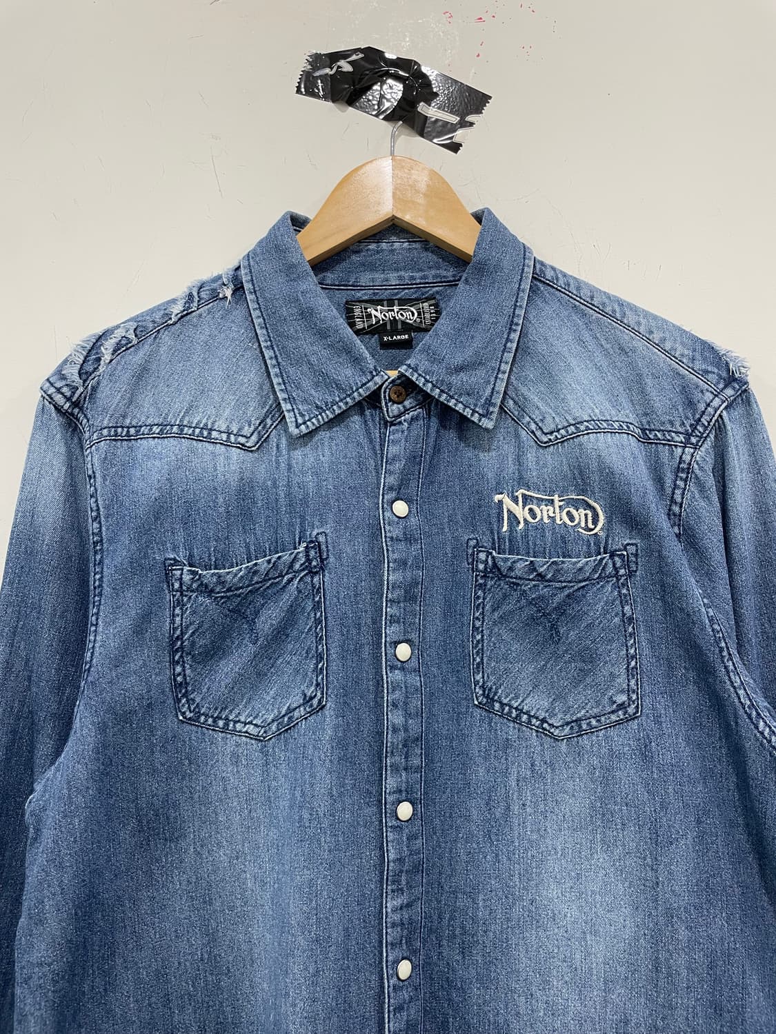 Norton 노턴 워싱 그런지 빅 자수로고 데님 긴팔셔츠 상품이미지8
