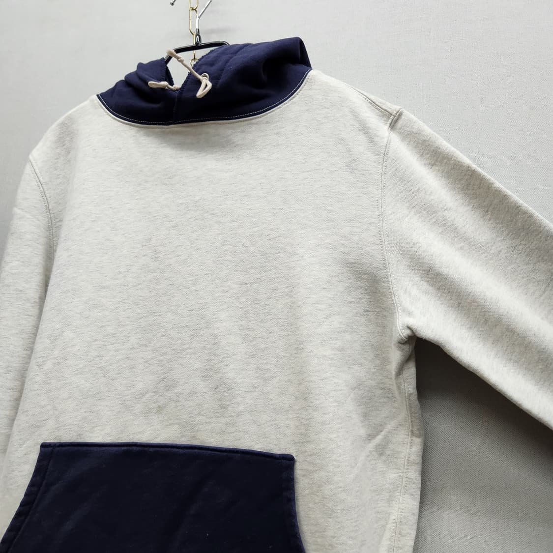 헤지스 로고자수 컬러배색 후드티 100(L) 남여공용 상품이미지4