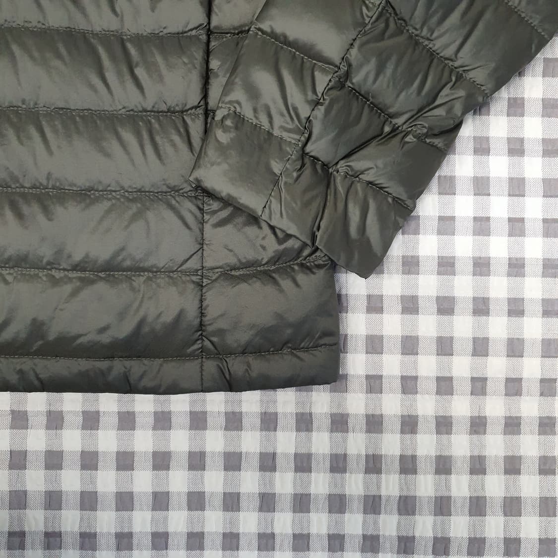 유니클로 브이넥 경량패딩 남자95 상품이미지4