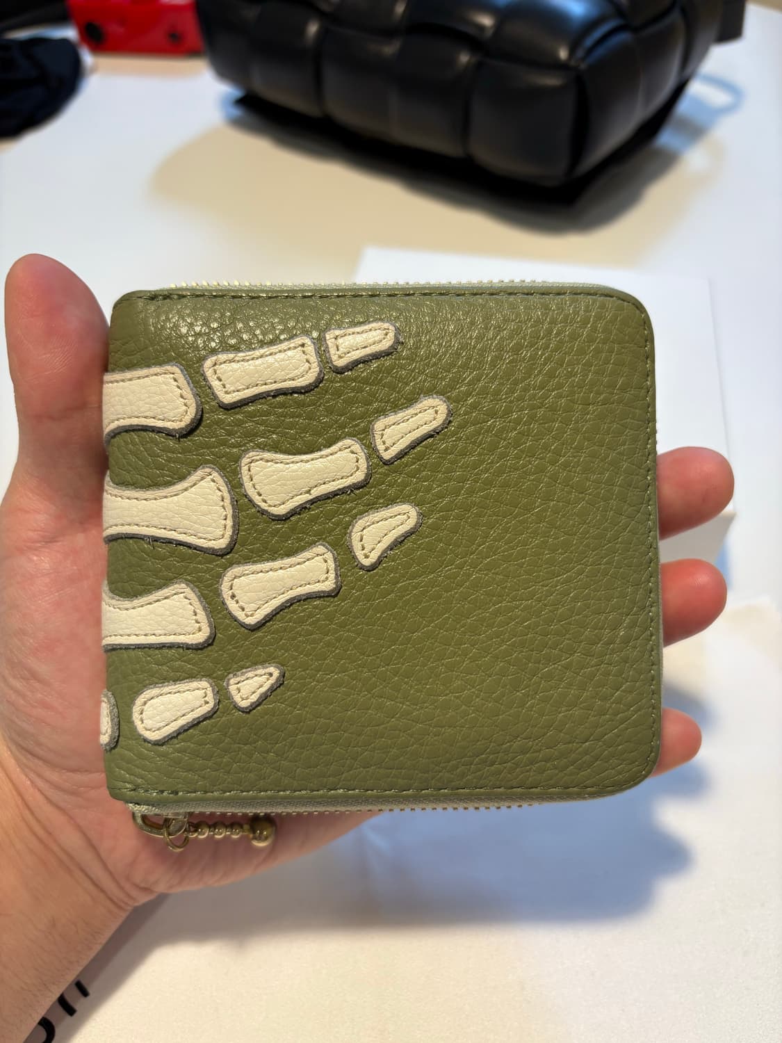 캐피탈 썸즈 업 본 핸드 지퍼 지갑 올리브 상품이미지5