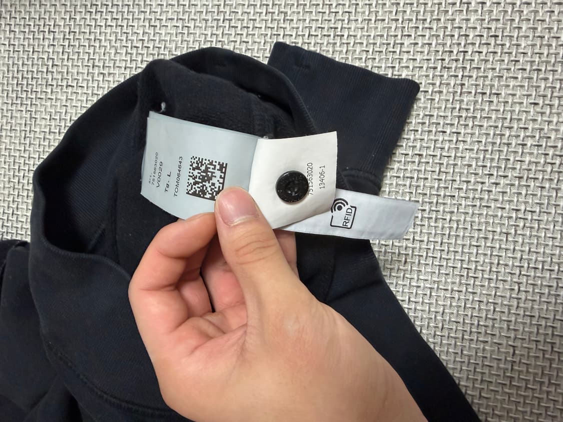 신형 스톤아일랜드 맨투맨 블랙 L 상품이미지4