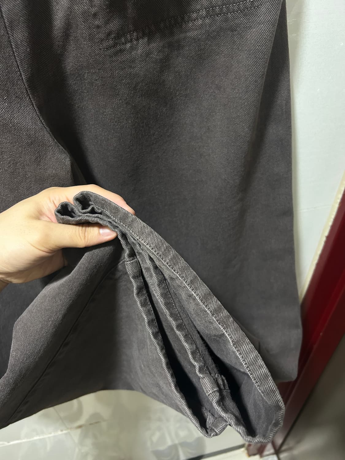 26ss 아모멘토 가먼트 다잉 커브드 팬츠 상품이미지6