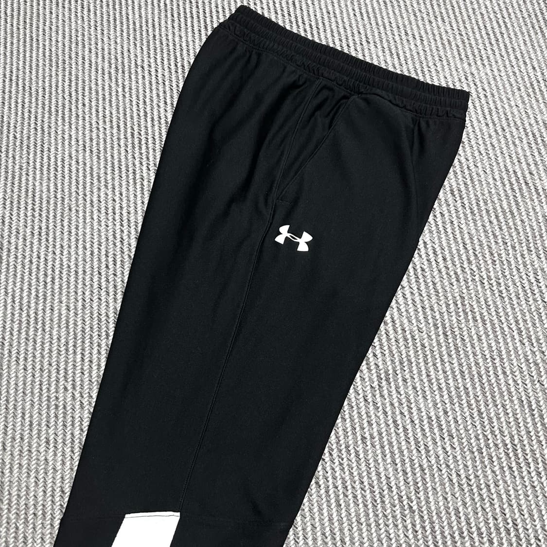 [M] Underarmour 언더아머 검/흰 트레이닝 팬츠 상품이미지3