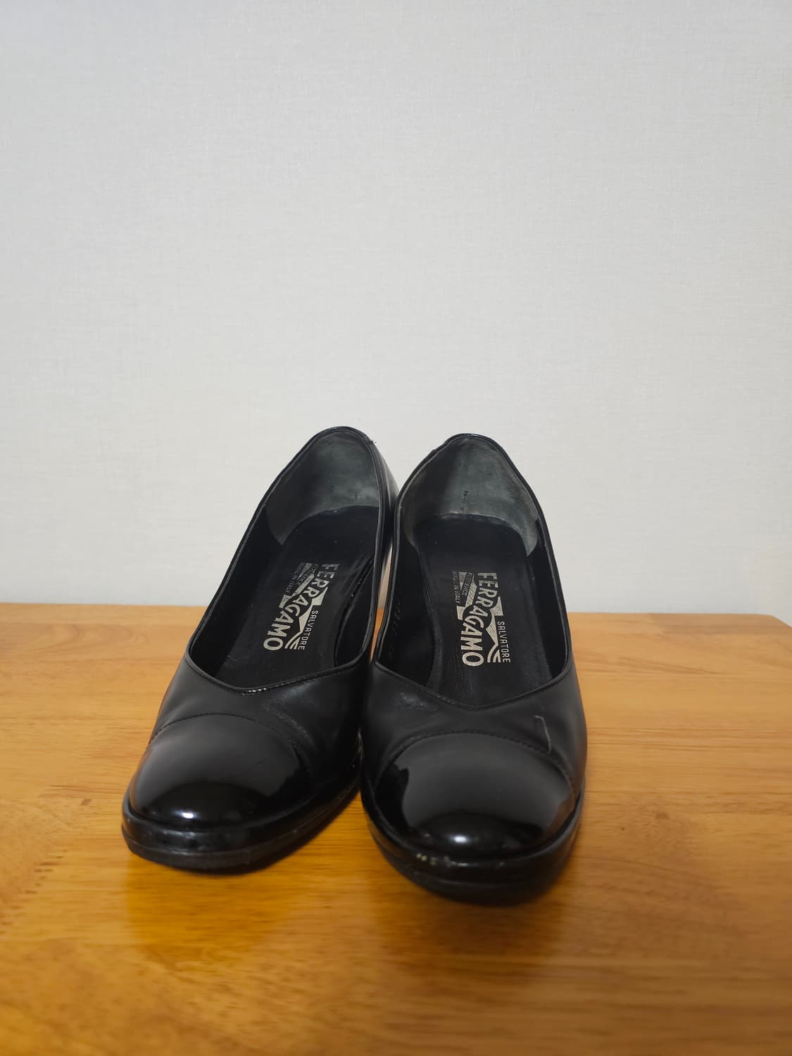 [신발정리] 페라가모 에나멜 콤비 펌프스 (6B / 230mm) 상품이미지4