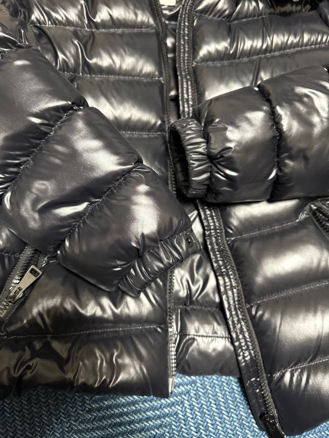 몽클레어 23 FW 마야 유광 패딩 0 size 여성 상품이미지4