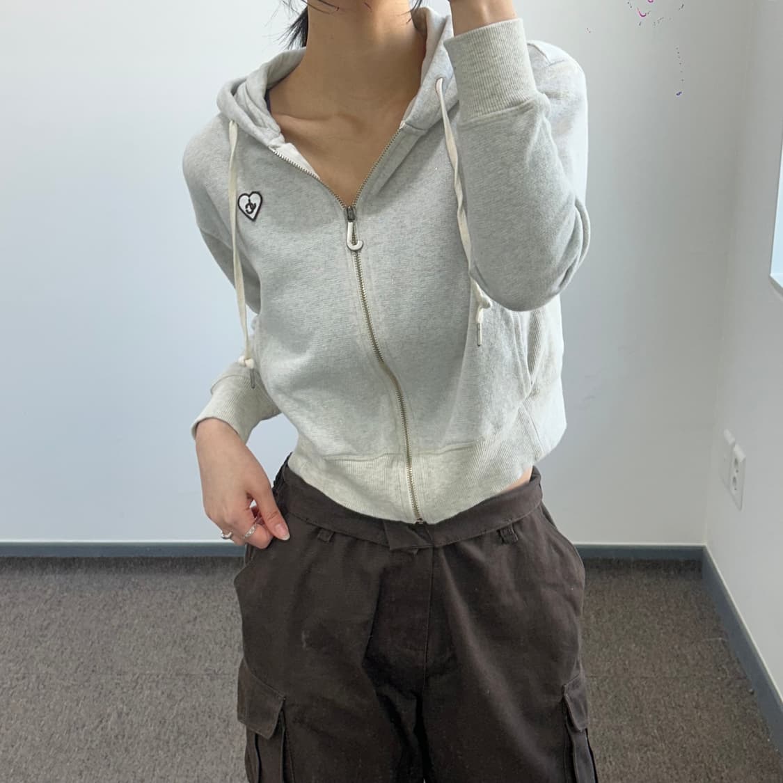 Juicy couture 쥬시꾸뛰르 글리터 라이트 그레이 크롭 후드집업  상품이미지2