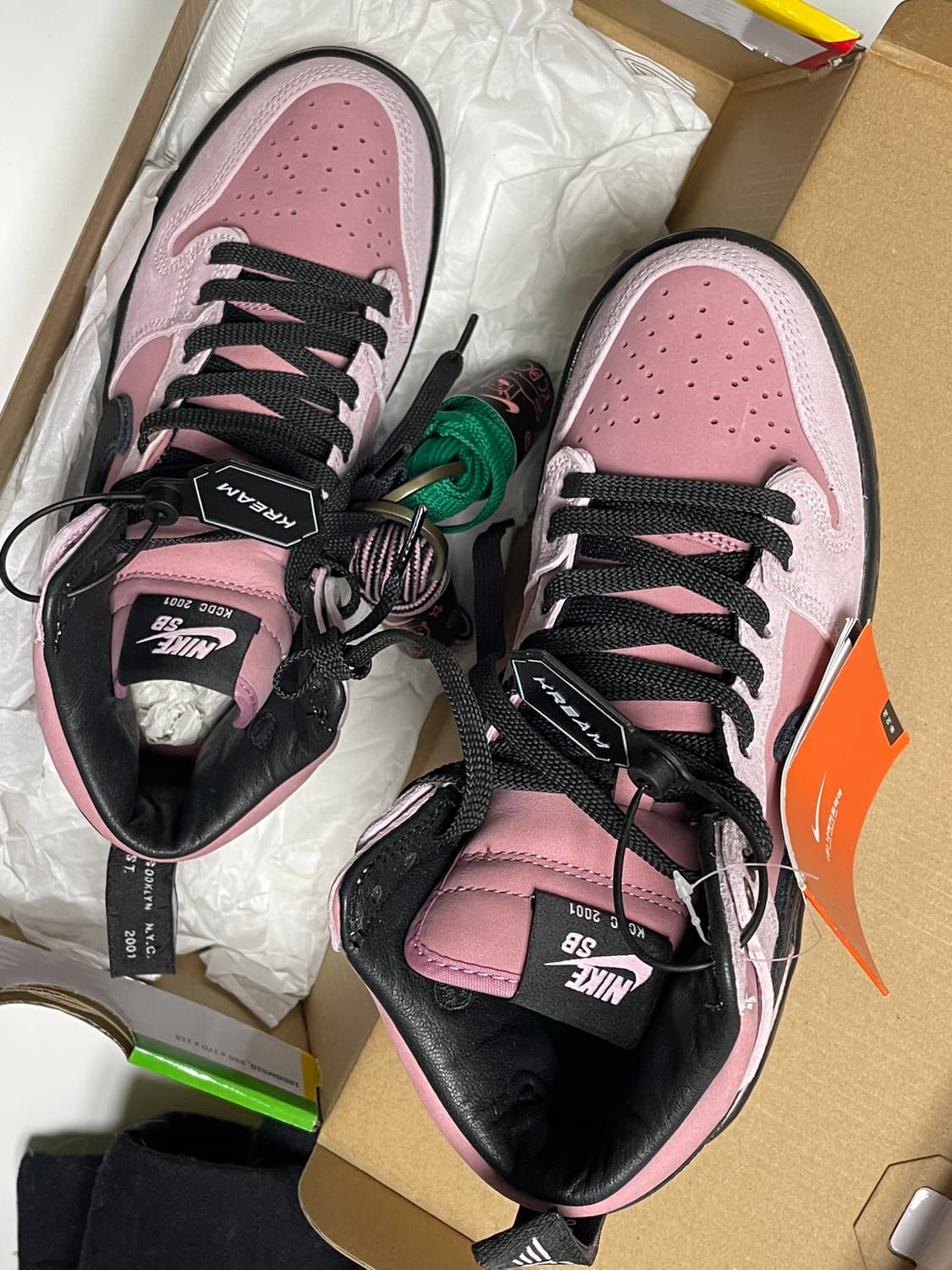 나이키 x KCDC SB 덩크 하이 프로 QS 엘리멘탈 핑크 235 상품이미지3