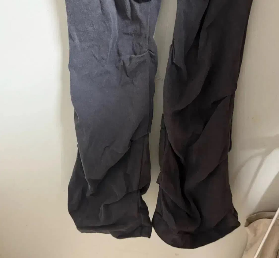 미세키서울 셔링 부츠컷 팬츠 챠콜 상품이미지6