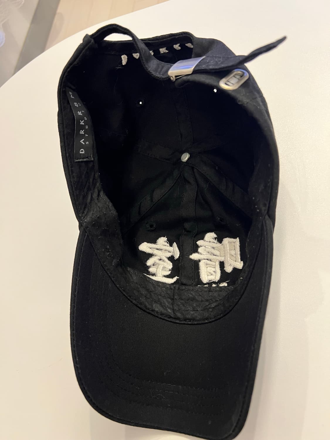 DARKROOM 스튜디오 블랙 볼캡 상품이미지2