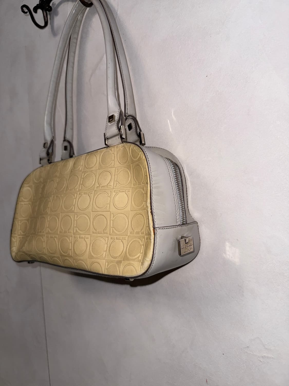 Salvatore Ferragamo ivory gancini 숄더백 상품이미지4