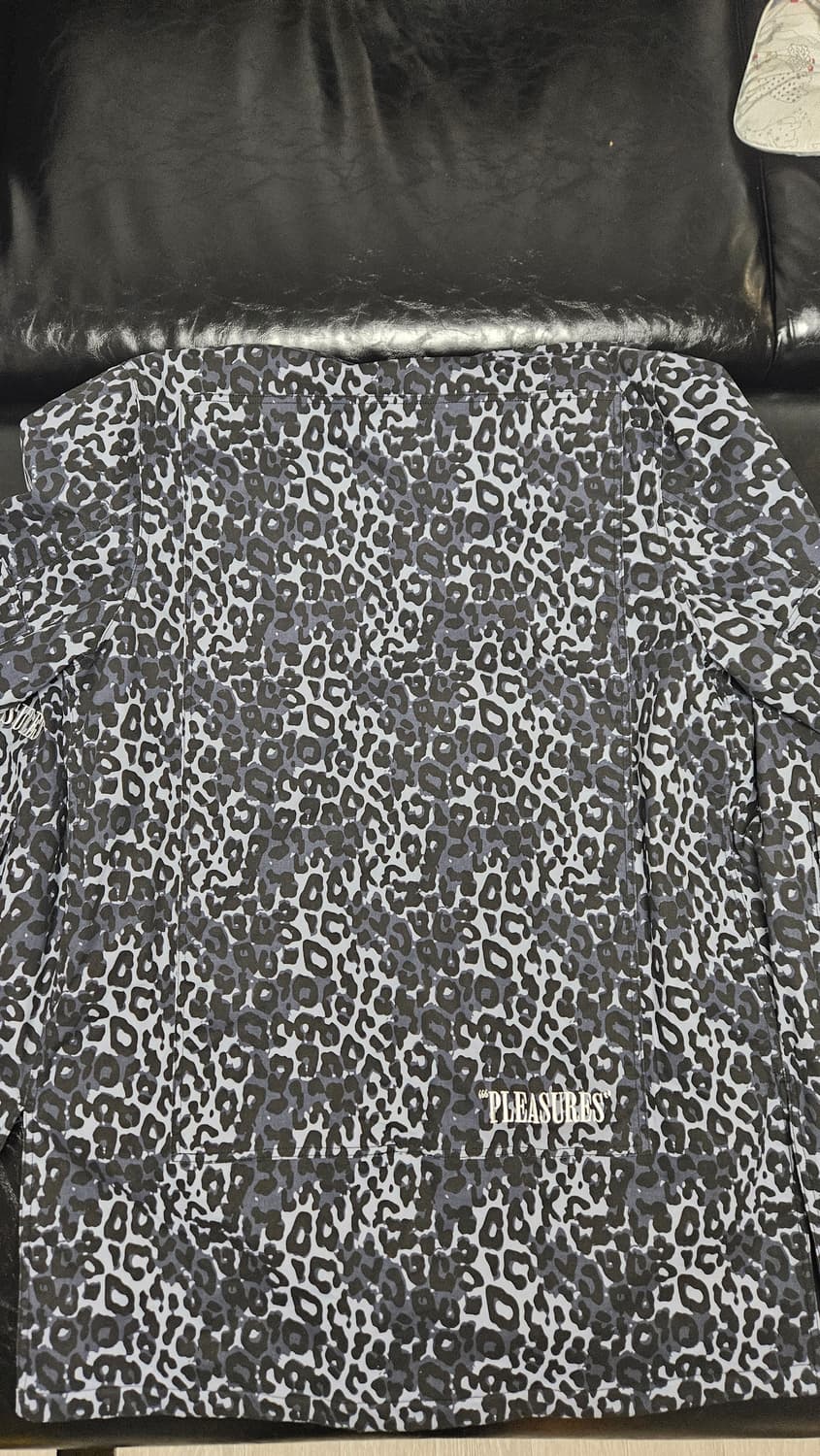 PLEASURES 플레져스 레오파드 코트 상품이미지4