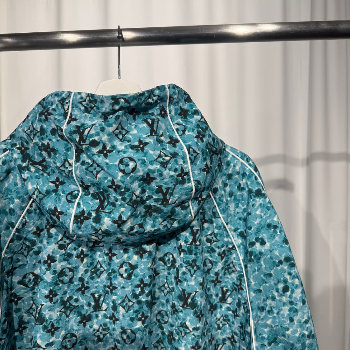 [새상품/115] [새상품] 루이비통 모노그램 포인틸리즘 윈드브레이커 상품이미지6