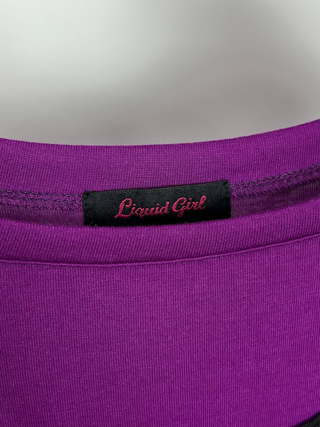 LIQUID GIRL 펑크 디테일 반팔티 상품이미지3