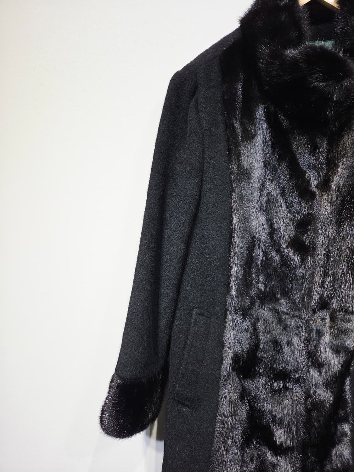 유로 모피 블랙 알카파/모 혼방 밍크 트리밍 코트 상품이미지3