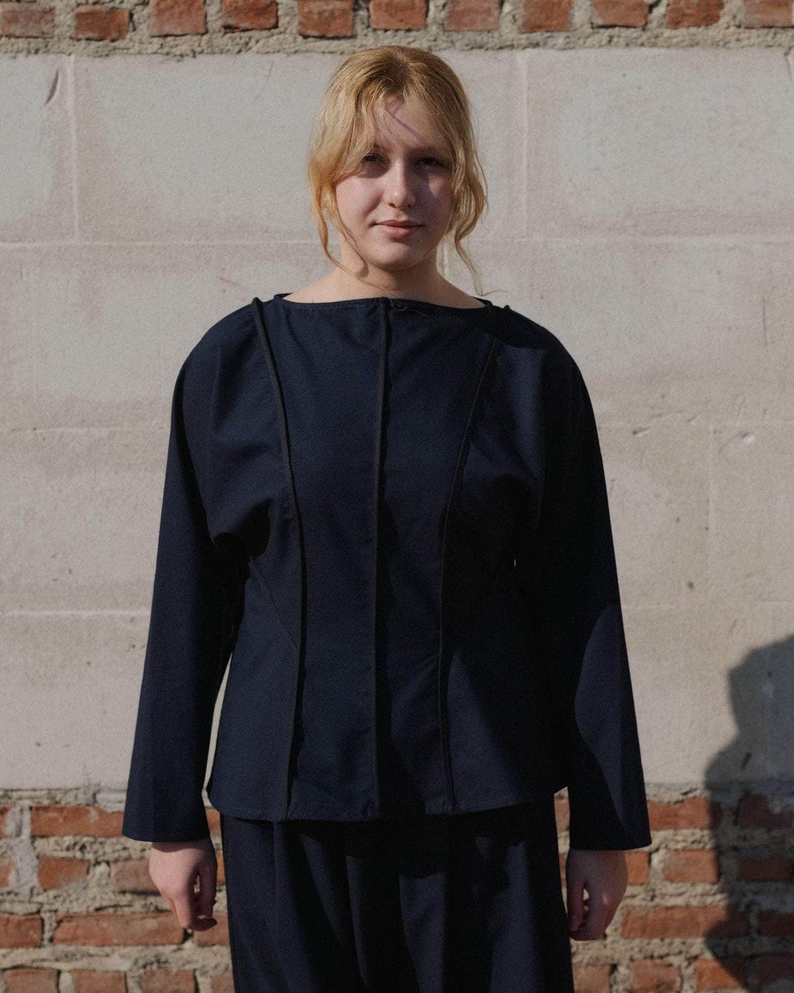 [XS,S,M]베이스레인지 25fw Nika 롱 슬리브리스 탑/네이비 상품이미지1