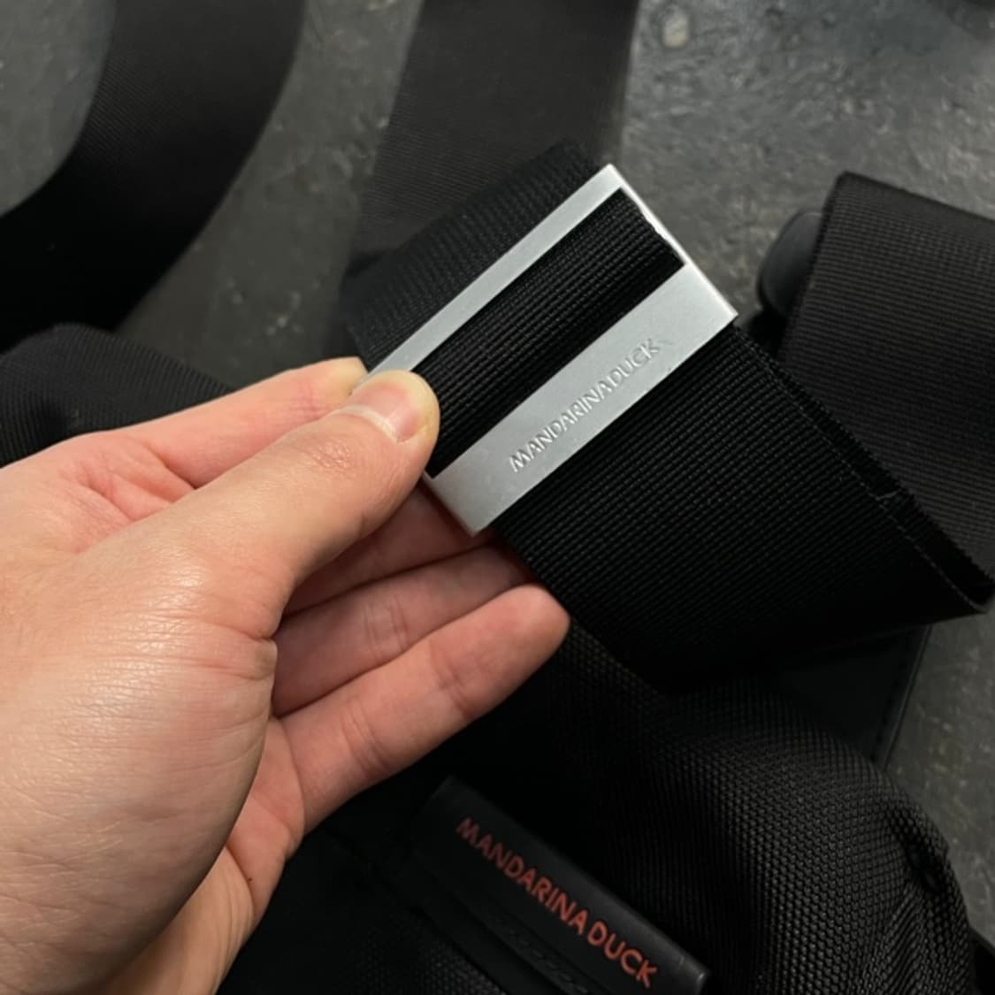 만다리나 덕 크로스백 상품이미지3