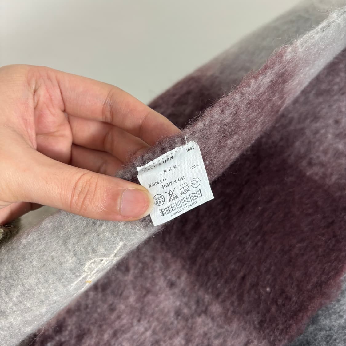 OS 레더리 배색 체크 브러쉬드 롱 머플러 상품이미지3